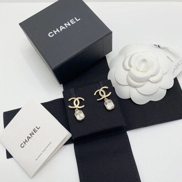 Authentic CHANEL CC gold earrings with dangling crystals - Picture 2 of 8